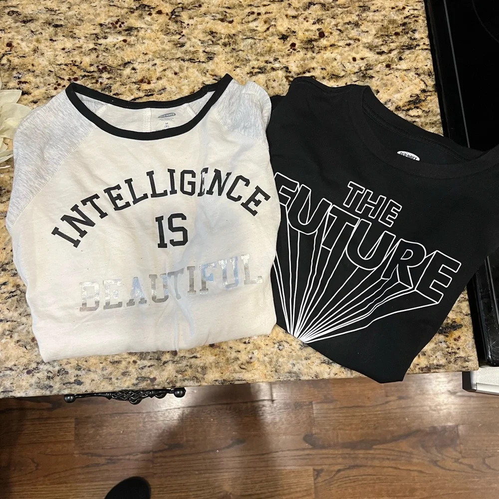 Old Navy Black White Graphic Tee Shirt Lot Sz 8 Medium